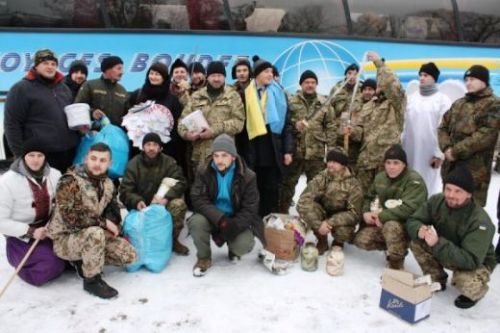 В зоні АТО  активно колядує «Фронтовий вертеп».(ФОТО)